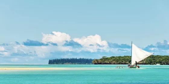 Pirogue Ile des pins Turquoise Plage