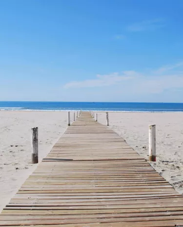 Montpellier plage sable chemin ciel bleu