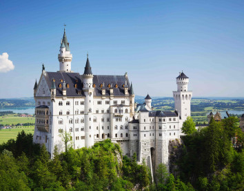 Allemagne - Le château de Neuschwanstein Allemagne château de Neuschwanstein vue ciel bleu nature